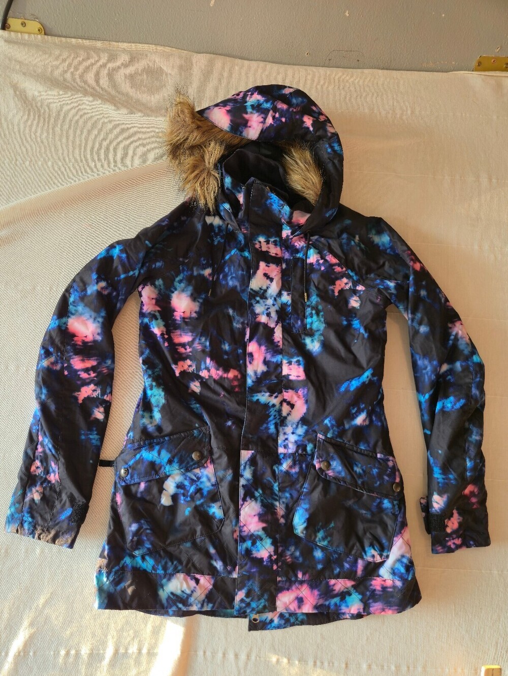 Burton The White Collection Women's XS Snow Jacket with Faux Fur Hood